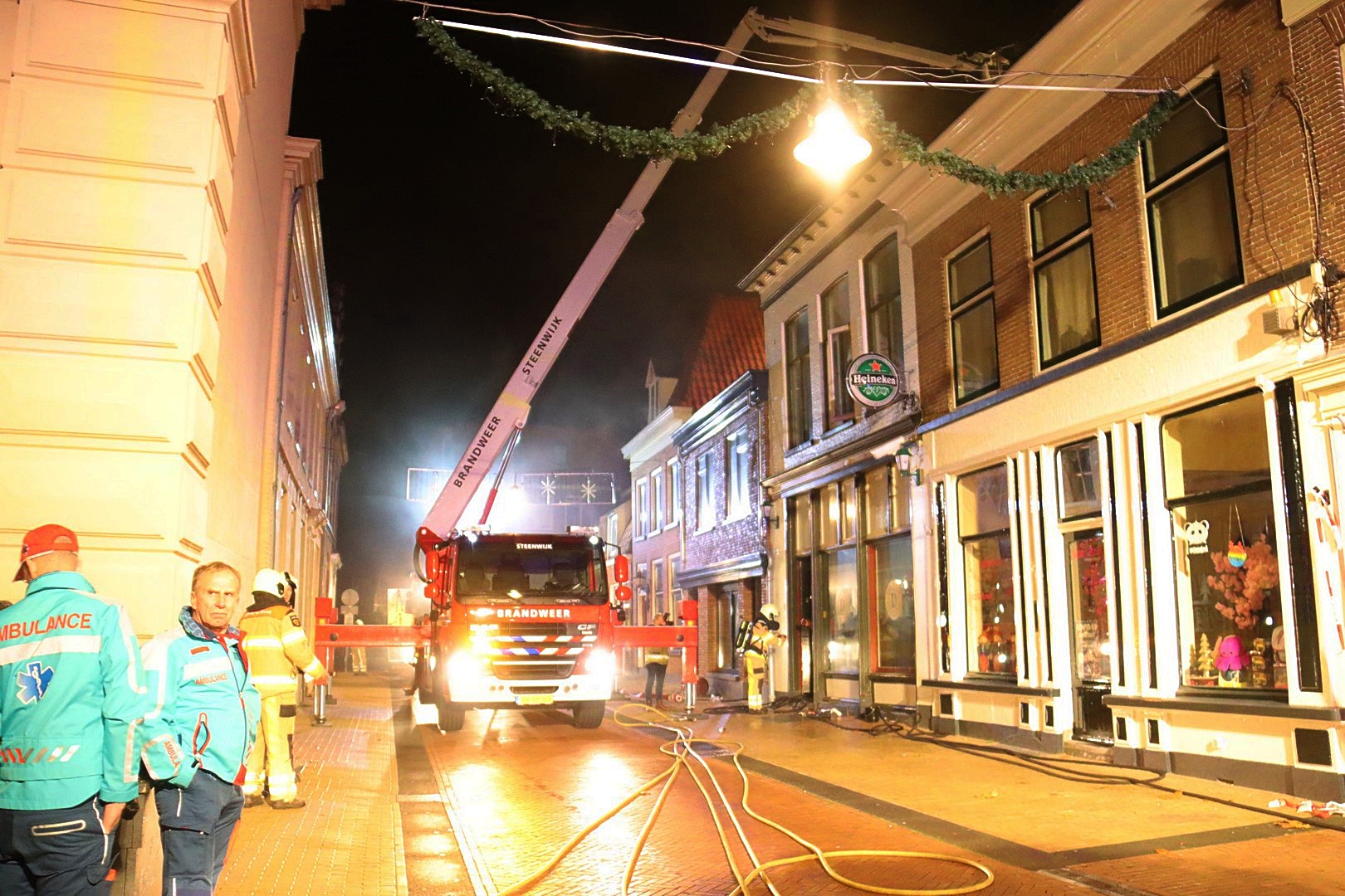 oosters Uitstroom niet voldoende Grote brand aan de Koningstraat in het centrum van Steenwijk (Video) –  Algemeen Noord Nederlands Persbureau