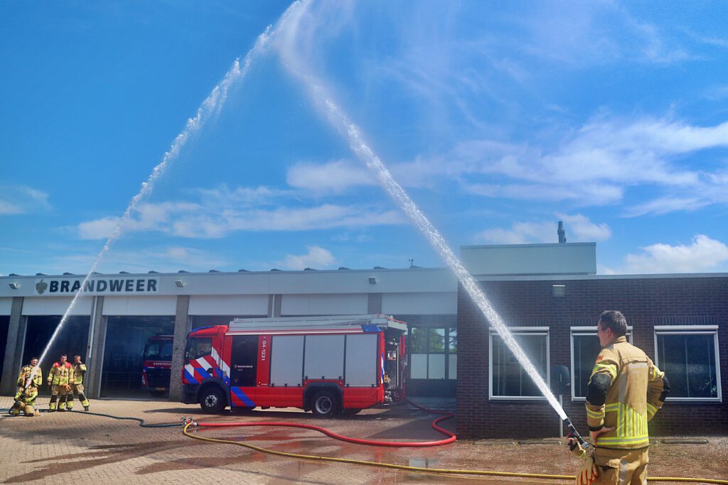 Brandweer staat stil bij omgekomen brandweercollega’s