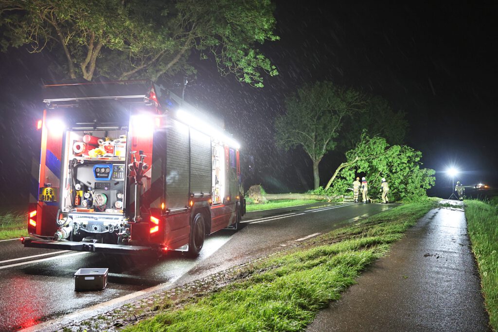 Brandweer Steenwijkerland heeft het druk met stormschades