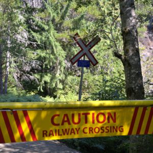 Reizen - Caution Railway Crossing Canada