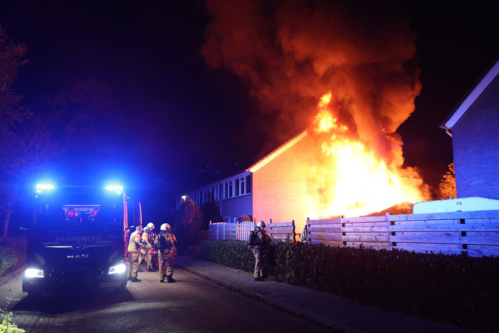 Schuurtje volledig uitgebrand aan de Wintersstraat in Steenwijk